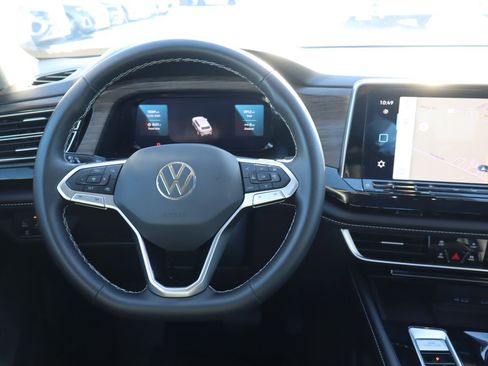 Used 2024 Volkswagen Atlas SEL image 10