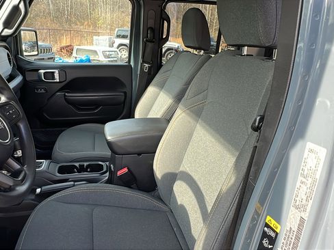 Used 2024 Jeep Gladiator Sport image 17