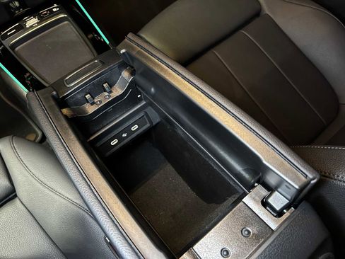 Used 2025 Mercedes-Benz GLB 250 4MATIC image 29