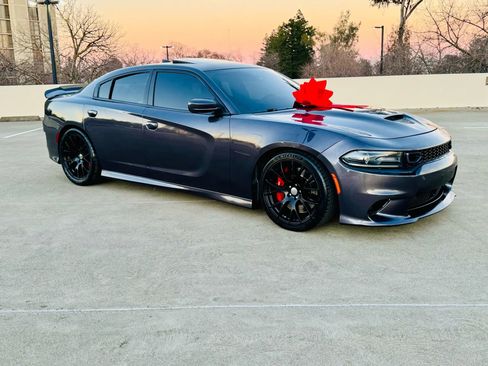 Used 2019 Dodge Charger Scat Pack w/ Daytona Edition image 6