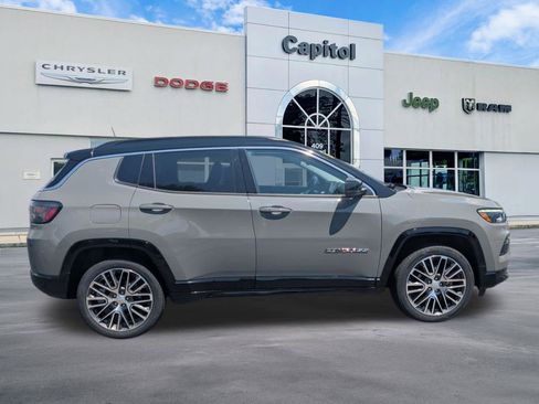 Used 2022 Jeep Compass Limited w/ Elite Group AWD/4WD image 2