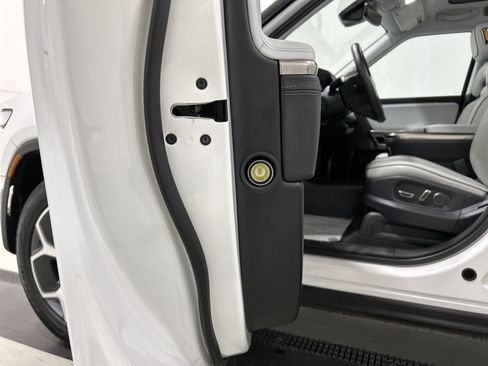 Used 2024 Rivian R1S Adventure AWD/4WD image 32