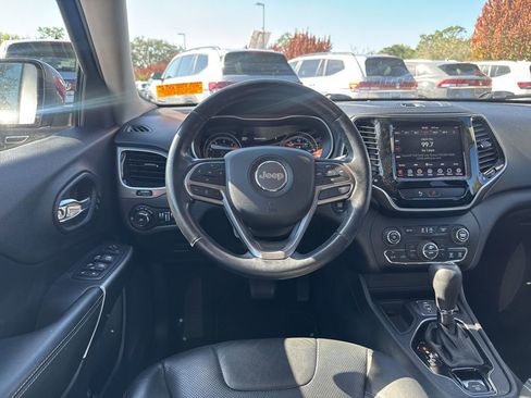 Used 2019 Jeep Cherokee Limited image 11