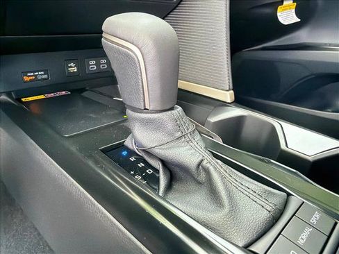 Used 2026 Toyota Camry SE FWD image 30