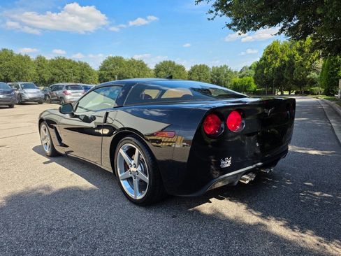 Used 2005 Chevrolet Corvette Coupe w/ Preferred Equipment Group RWD image 3