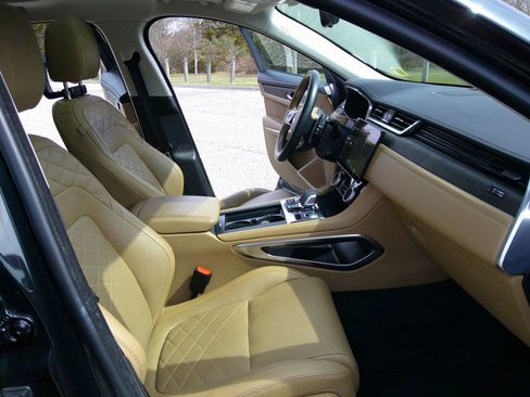 Used 2023 Jaguar F-PACE S image 63