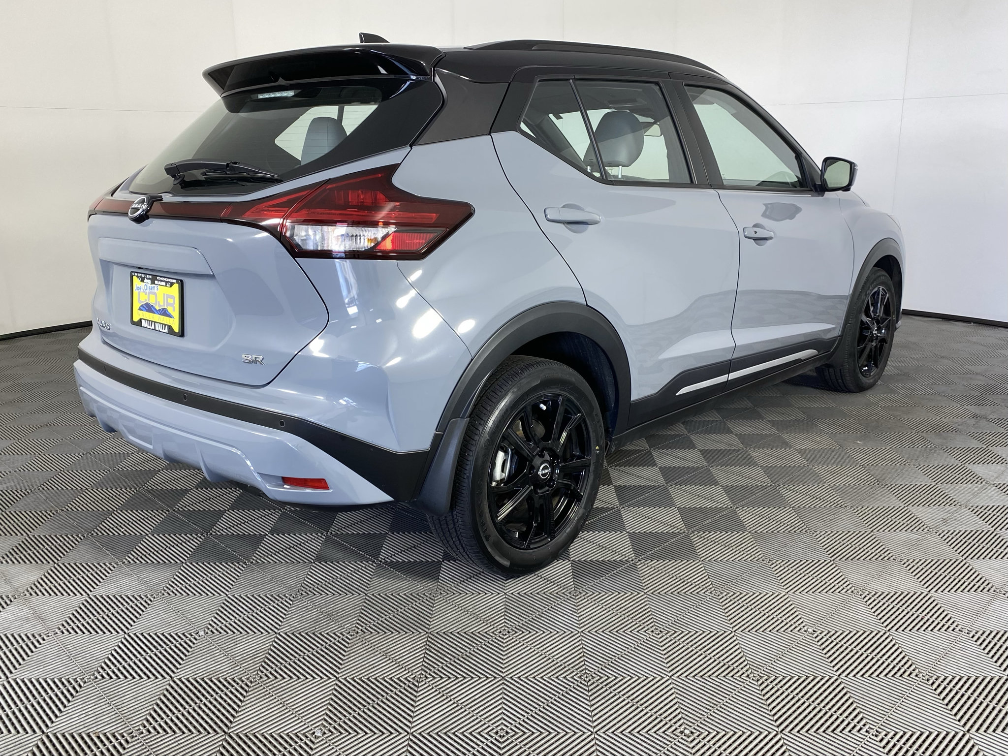 Used 2024 Nissan Kicks SR w/ SR Premium Package FWD image 9