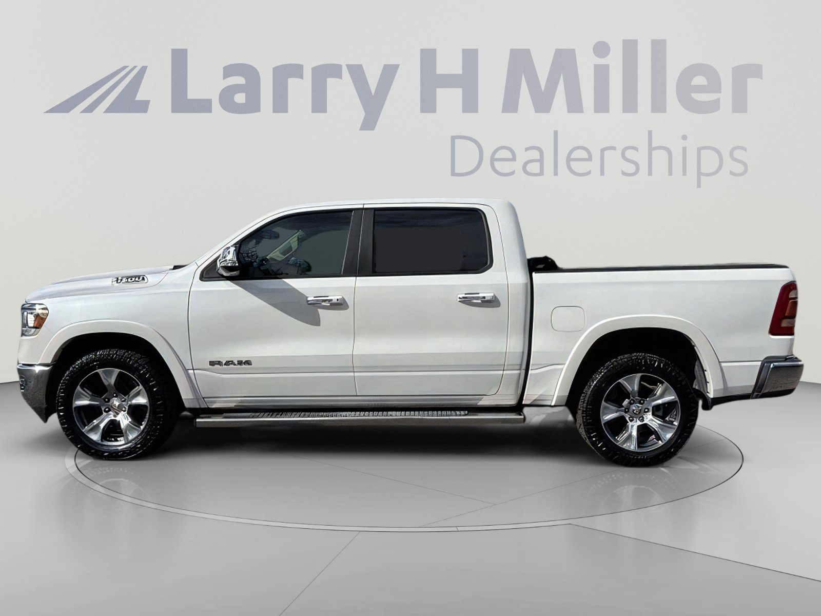 Used 2019 RAM 1500 Laramie AWD/4WD image 3