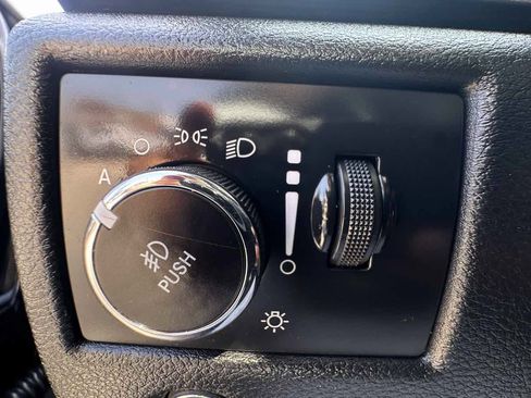 Used 2019 Jeep Grand Cherokee Laredo RWD image 13