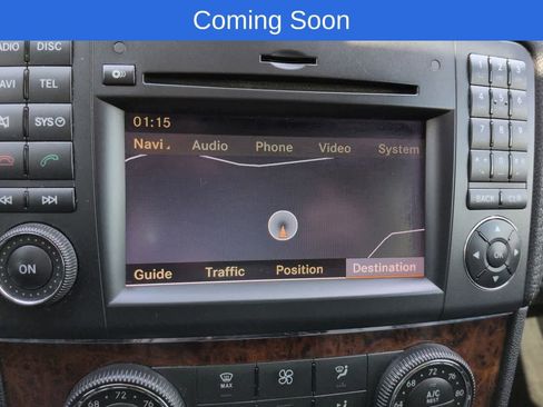 Used 2011 Mercedes-Benz GL 550 4MATIC image 30