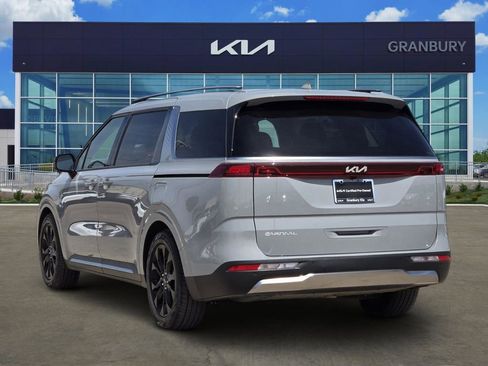Used 2023 Kia Carnival SX Prestige FWD image 4