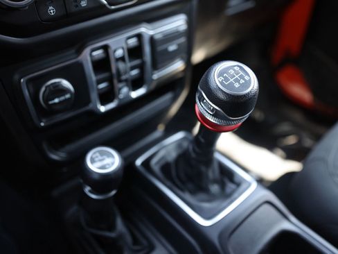 Used 2018 Jeep Wrangler Unlimited Sport S AWD/4WD image 29