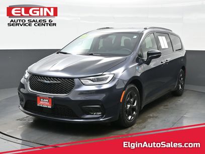 Used 2021 Chrysler Pacifica Touring w/ Uconnect Theater Family Group