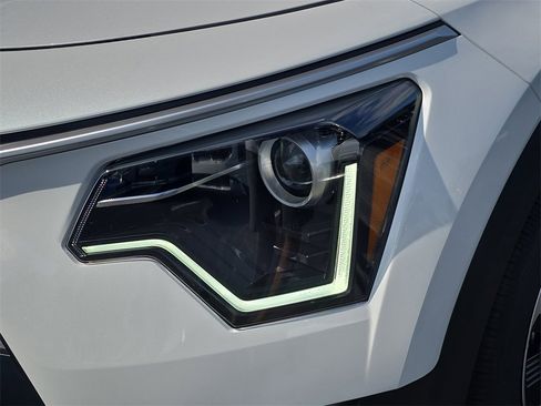 New 2025 Kia Niro EX w/ EX Cold Weather Package image 10