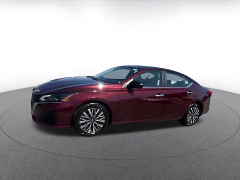 Used 2025 Nissan Altima 2.5 SV FWD image 8
