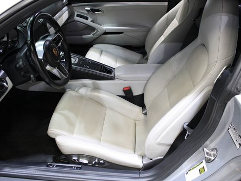 Used 2018 Porsche 718 Cayman RWD image 21