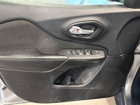 Used 2016 Jeep Cherokee Sport w/ Safety Group AWD/4WD image 7