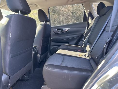 Used 2018 Nissan Rogue SV image 6