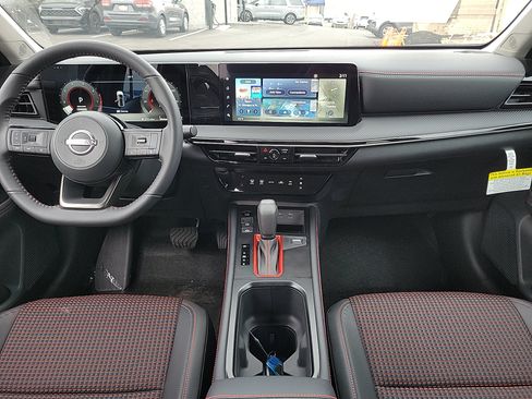 Used 2025 Nissan Kicks SR AWD/4WD image 8
