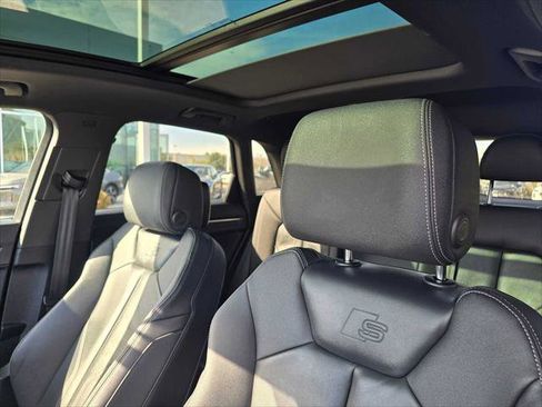 Certified 2025 Audi Q3 2.0T Premium w/ Black Optic Sport Package image 23