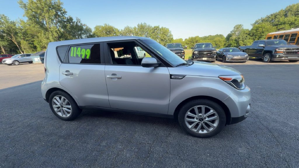 Used 2017 Kia Soul + FWD image 9