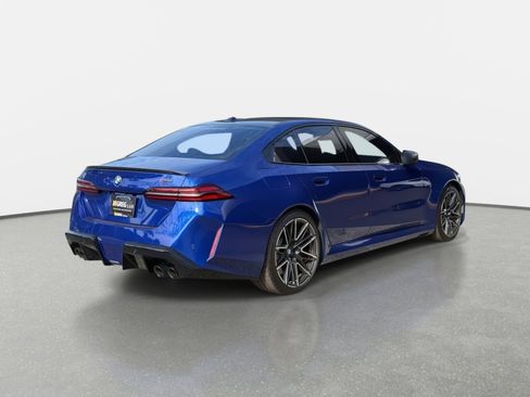 Used 2025 BMW M5 AWD w/ Carbon Package image 3