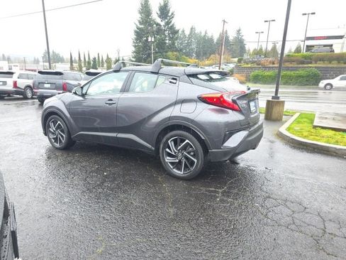 Used 2022 Toyota C-HR Limited image 7