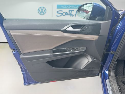 Certified 2022 Volkswagen Taos SEL w/ Panoramic Sunroof Package AWD/4WD image 20