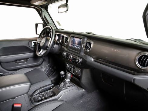 Used 2021 Jeep Wrangler Unlimited Sahara image 9