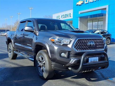 Used 2019 Toyota Tacoma TRD Sport image 2