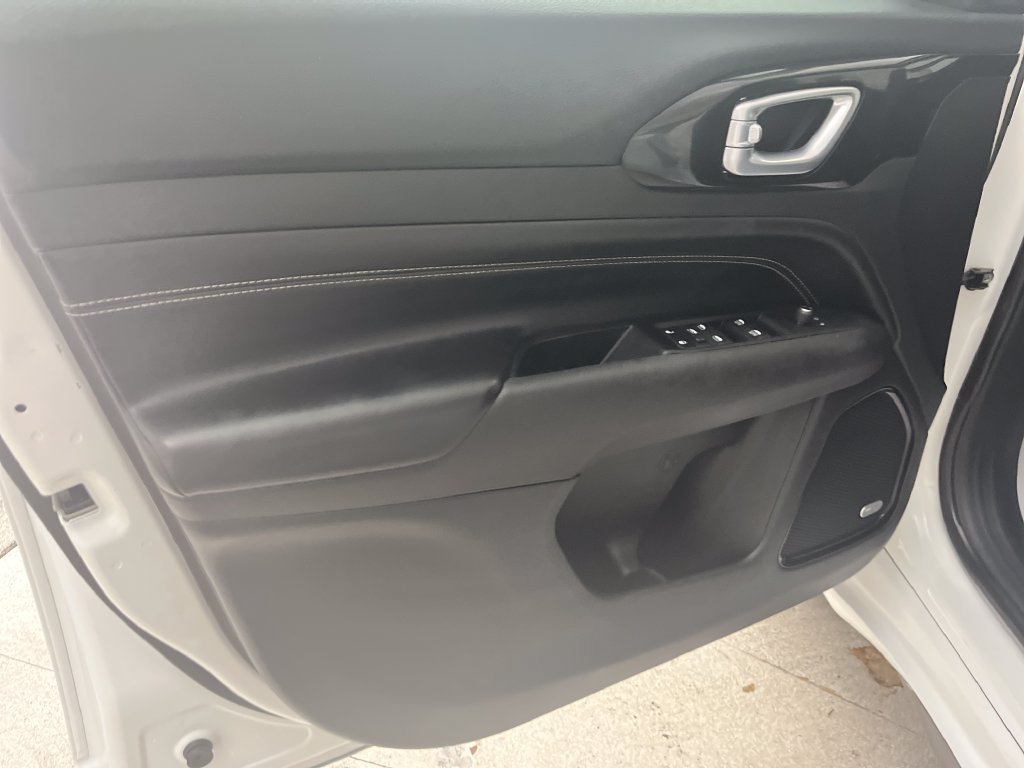 Used 2022 Jeep Compass High Altitude AWD/4WD image 11