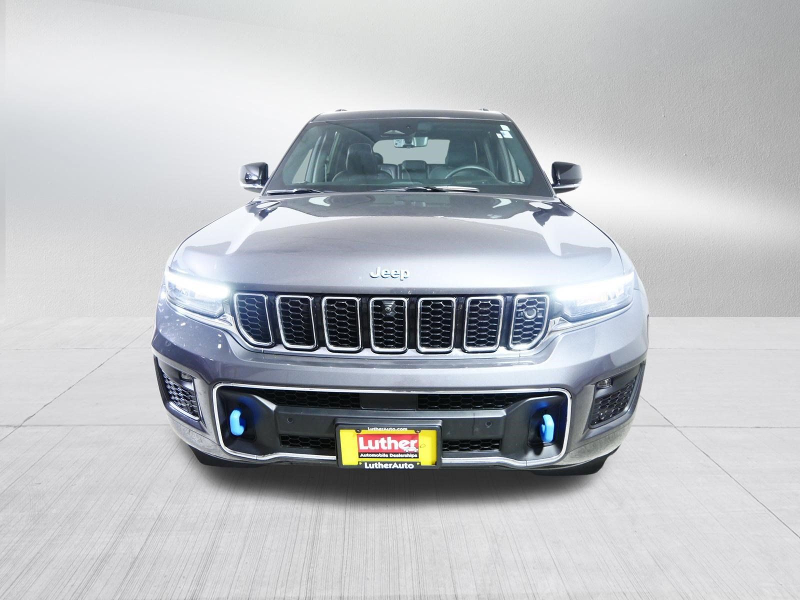 Used 2024 Jeep Grand Cherokee Overland w/ Advanced Protech Group III AWD/4WD image 2