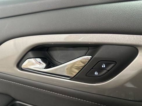 Used 2023 Chevrolet Traverse LT FWD image 10
