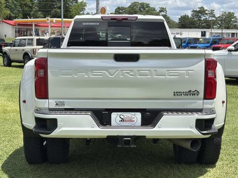 Used 2024 Chevrolet Silverado 3500 High Country w/ High Country Premium Package AWD/4WD image 4