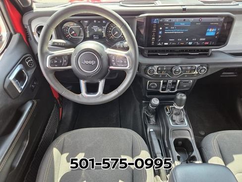 Used 2025 Jeep Wrangler Unlimited Sahara AWD/4WD image 15