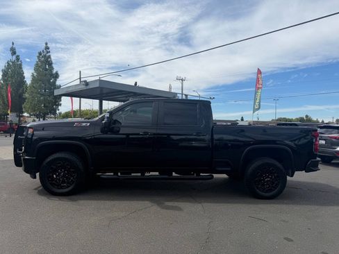 Used 2022 Chevrolet Silverado 2500 LT w/ Midnight Edition AWD/4WD image 9