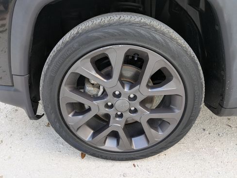 Used 2021 Jeep Compass Latitude FWD image 11