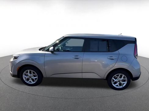 Used 2025 Kia Soul LX w/ LX Technology Package image 9