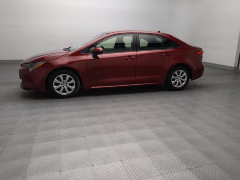 Used 2022 Toyota Corolla LE FWD image 2