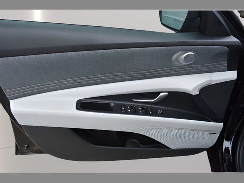 New 2026 Hyundai Elantra Limited FWD image 16
