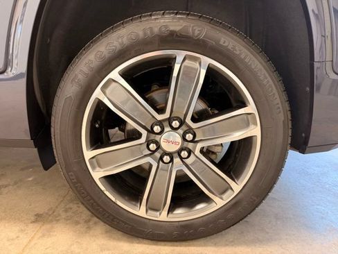 Used 2018 GMC Acadia Denali w/ Technology Package AWD/4WD image 12
