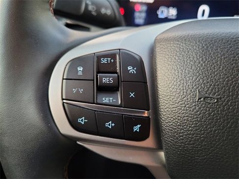 Used 2025 Ford Explorer Active w/ Active Comfort Package image 5