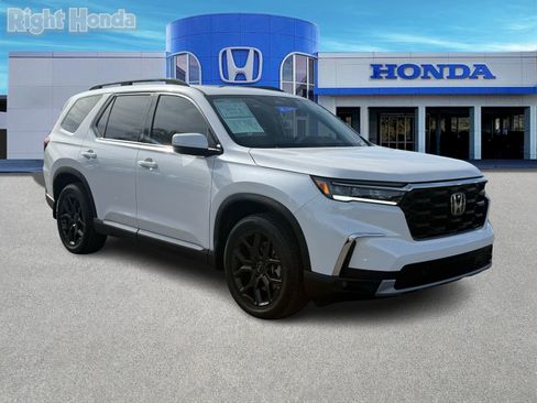 Used 2025 Honda Pilot Touring image 9