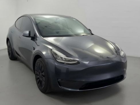 Used 2022 Tesla Model Y Long Range AWD/4WD image 3
