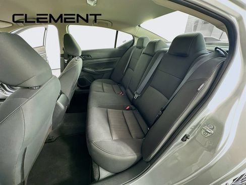 Used 2024 Nissan Altima 2.5 SV FWD image 30