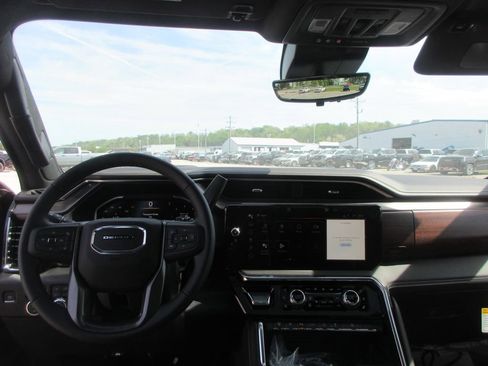 New 2026 GMC Sierra 3500 Denali Ultimate AWD/4WD image 17