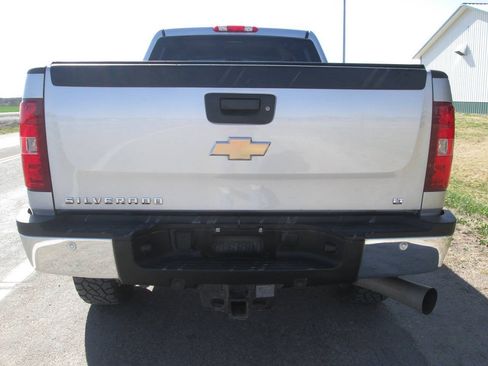 Used 2011 Chevrolet Silverado 2500 LT w/ Interior Plus Package AWD/4WD image 9
