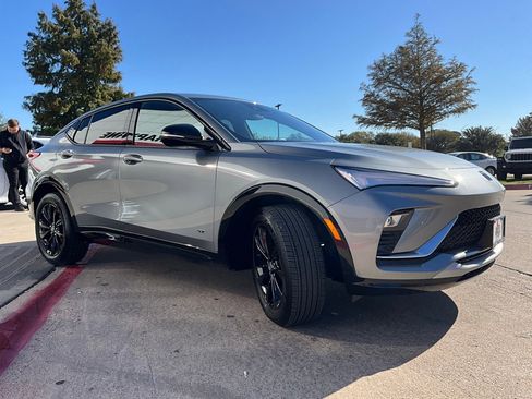 Used 2025 Buick Envista Sport Touring image 5