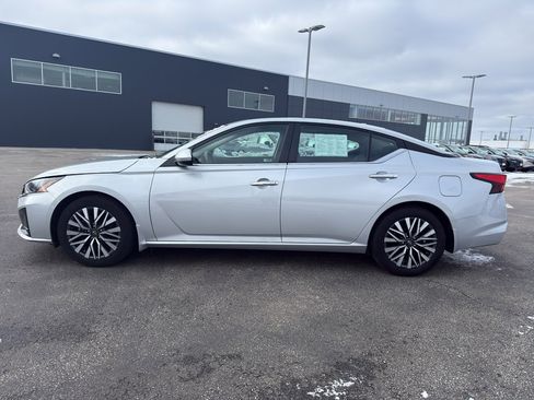 Certified 2024 Nissan Altima 2.5 SV w/ SV Premium Package image 6