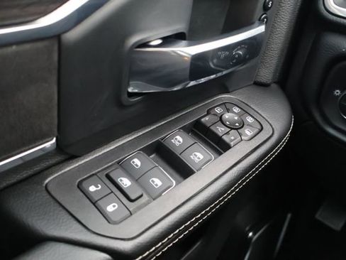 New 2026 RAM 2500 Laramie AWD/4WD image 17
